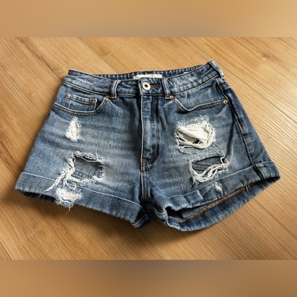 Bullhead Pants - Bullhead Distressed Denim Mom Jean Shorts